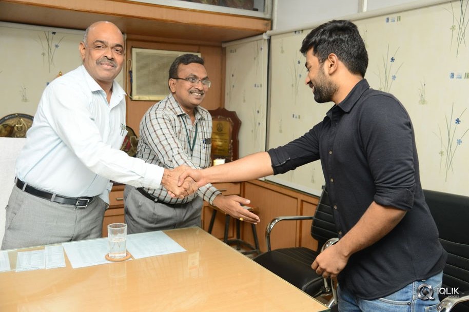 London-Babulu-Movie-Team-at-KBN-College-Vijayawada